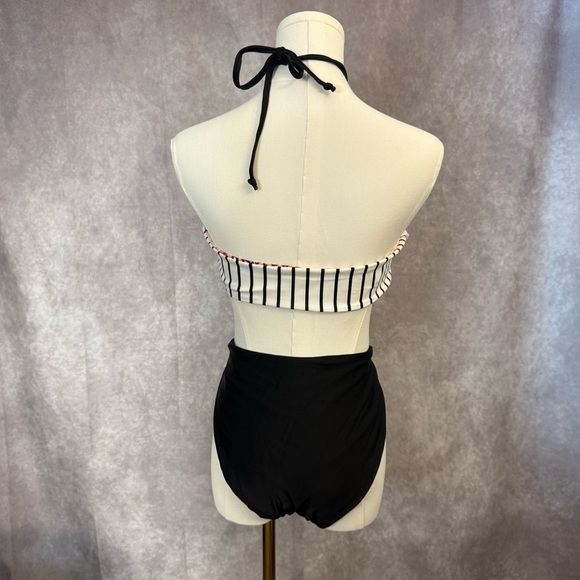 Cupshe Black and White Reversible Peach Coral Paisley One Piece Cutout Swimsuit - Picture 4 of 11